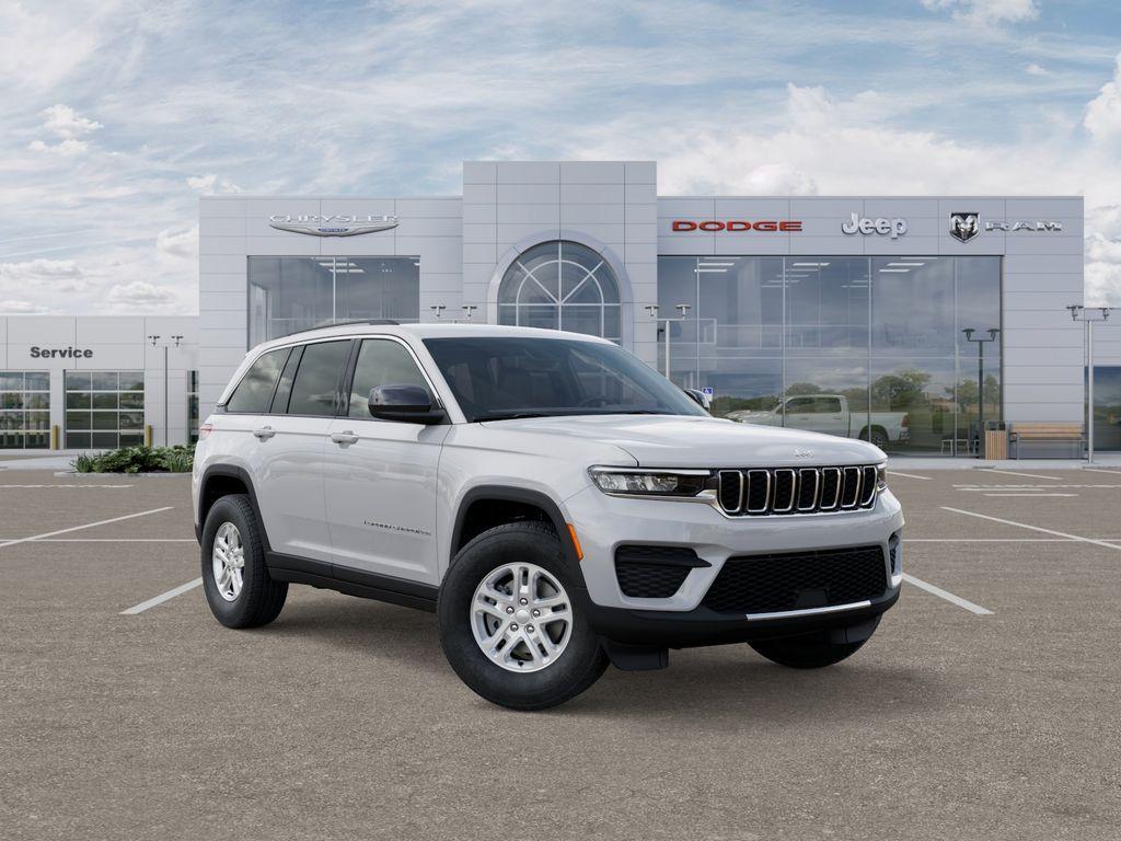 new 2025 Jeep Grand Cherokee car, priced at $31,990