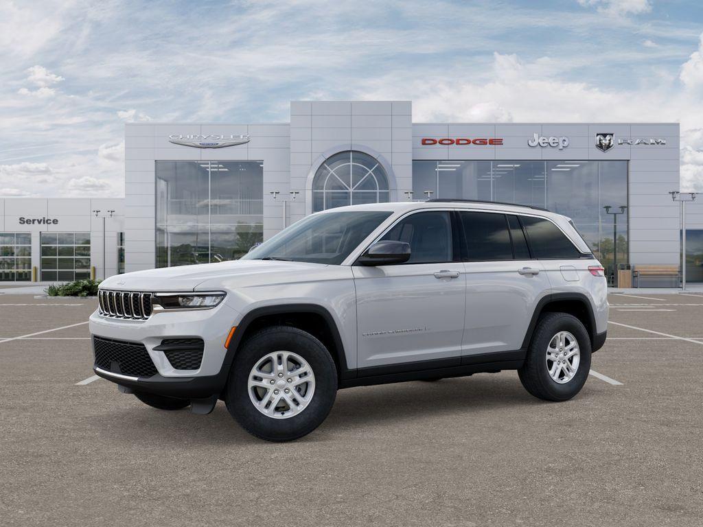new 2025 Jeep Grand Cherokee car, priced at $31,990