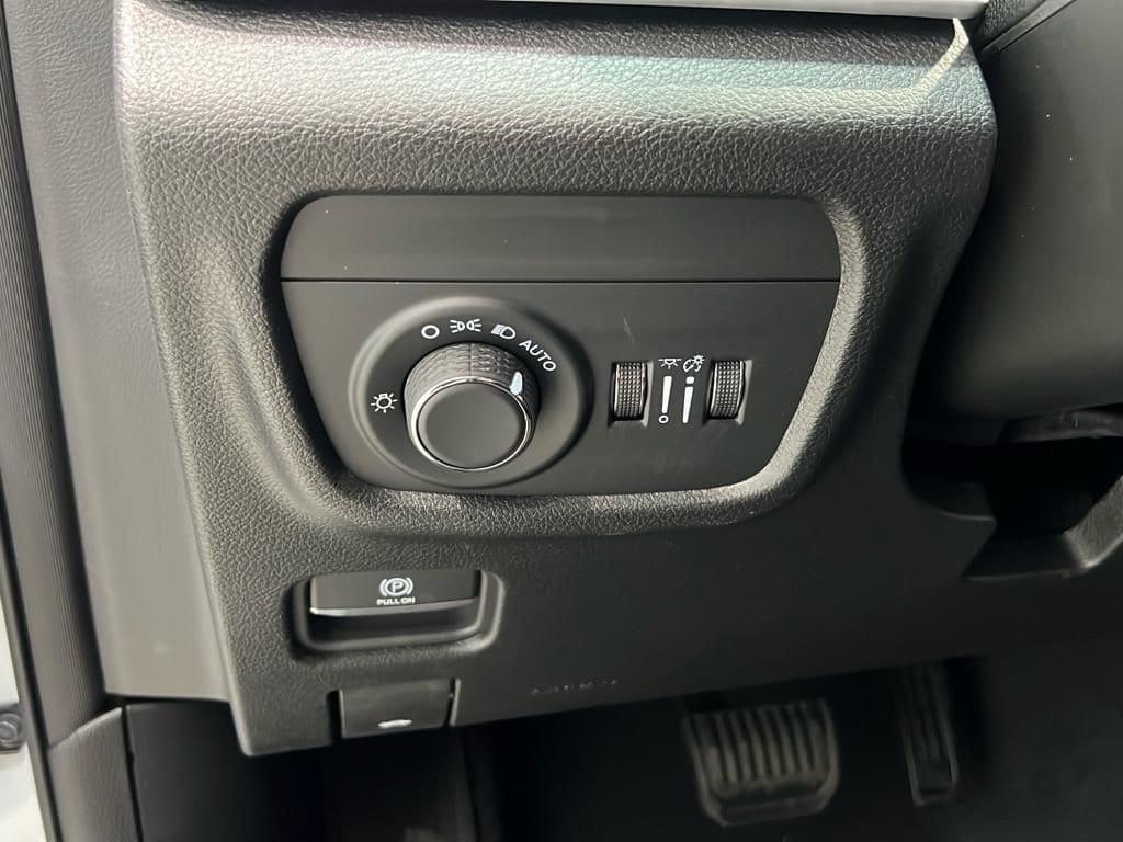 new 2025 Jeep Grand Cherokee car, priced at $38,439