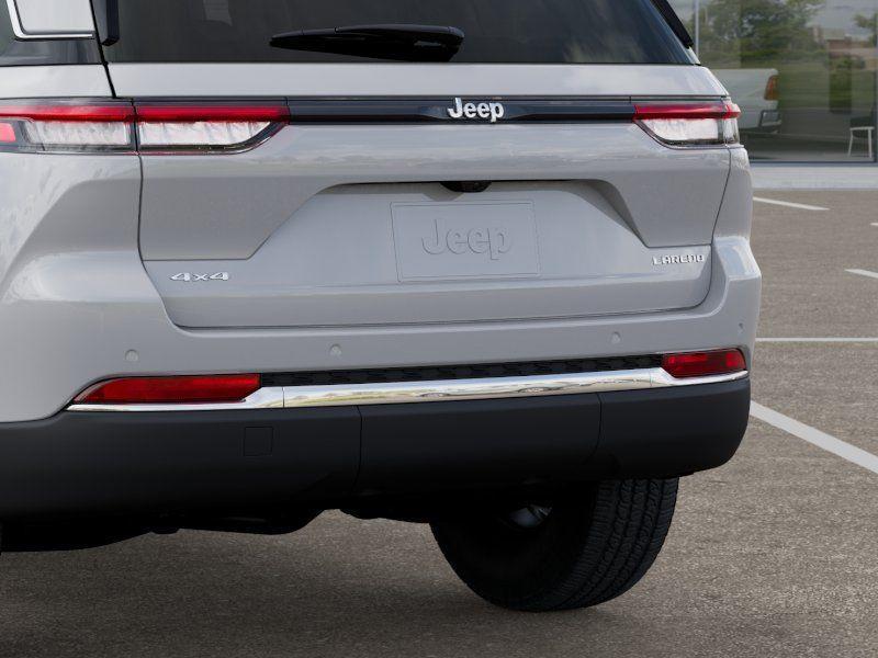 new 2025 Jeep Grand Cherokee car, priced at $31,990