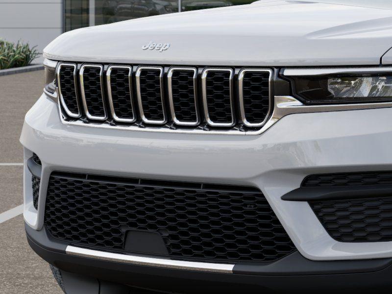 new 2025 Jeep Grand Cherokee car, priced at $31,990