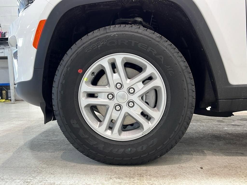 new 2025 Jeep Grand Cherokee car, priced at $38,439