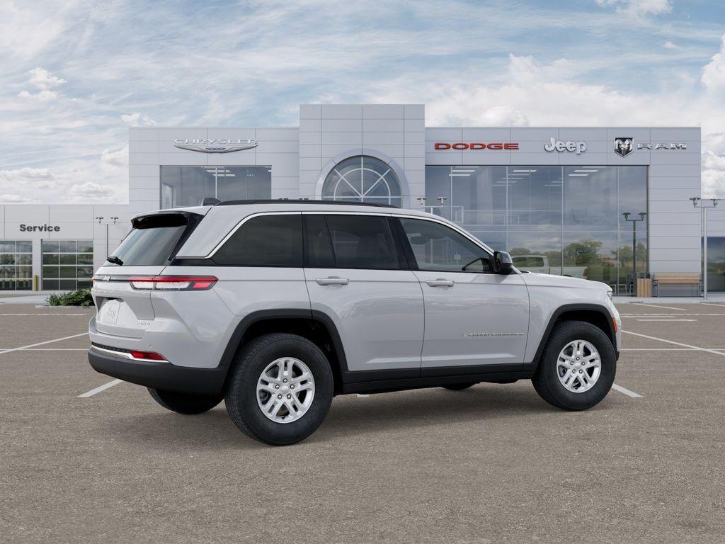 new 2025 Jeep Grand Cherokee car, priced at $31,990