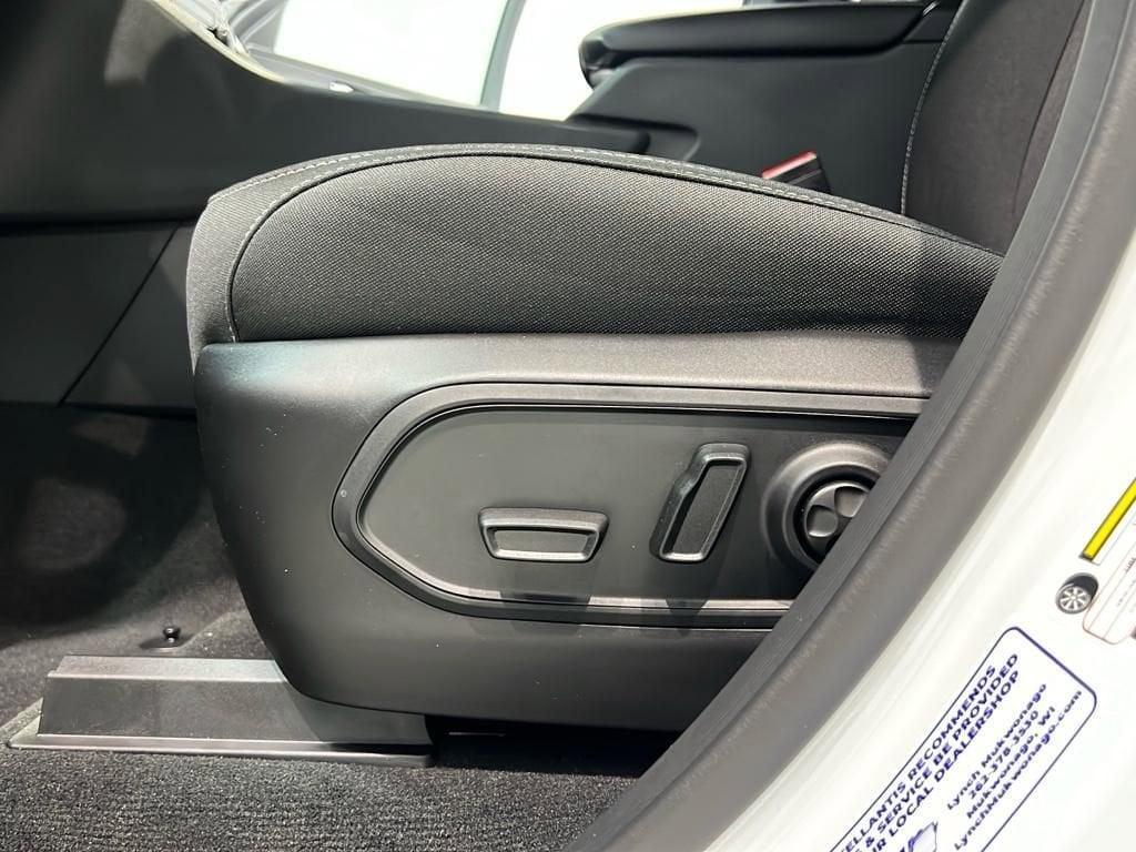 new 2025 Jeep Grand Cherokee car, priced at $38,439