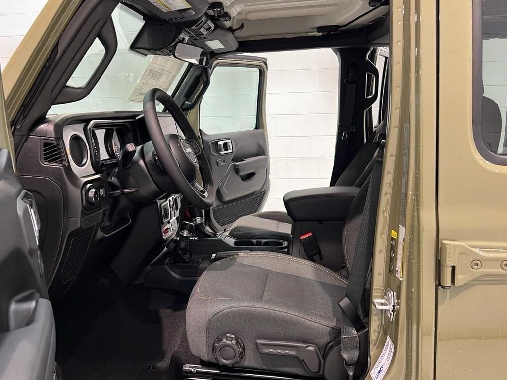 new 2025 Jeep Wrangler car, priced at $54,580