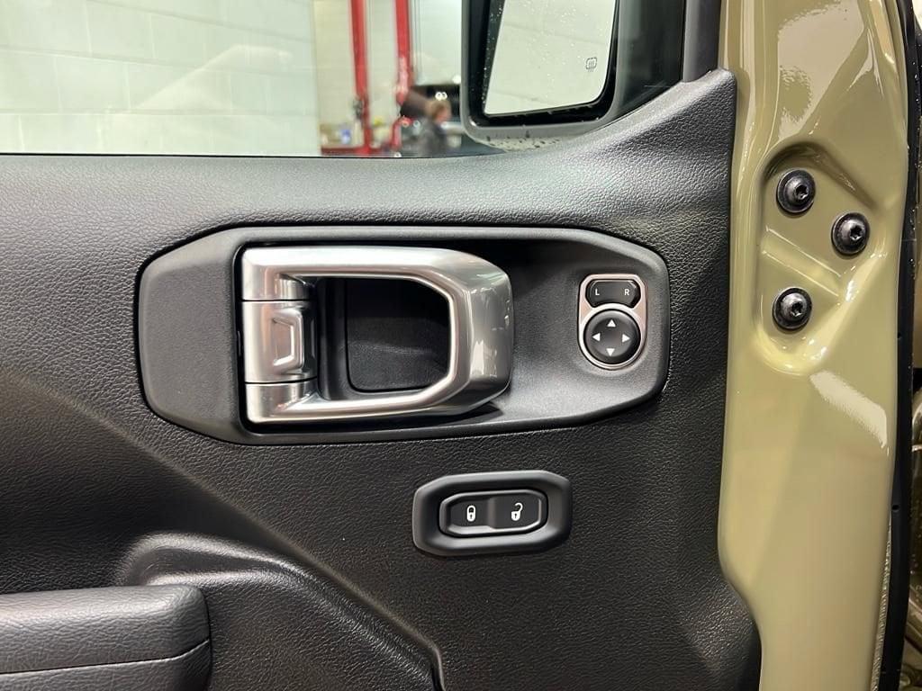 new 2025 Jeep Wrangler car, priced at $54,580