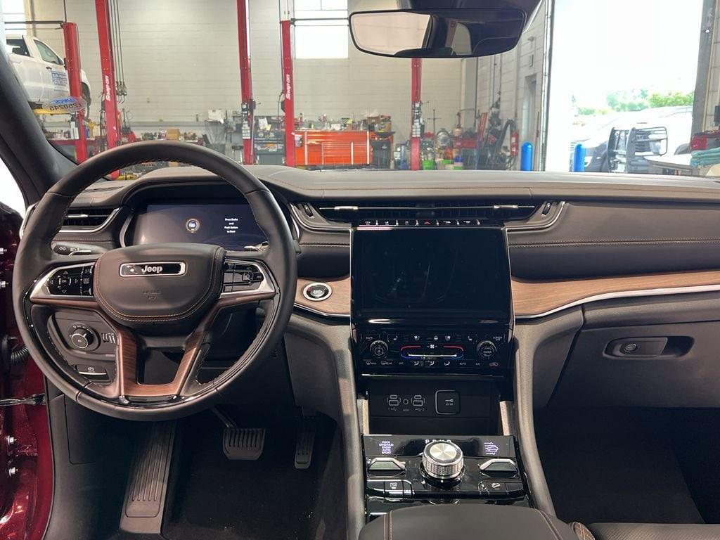 new 2025 Jeep Grand Cherokee car, priced at $58,475