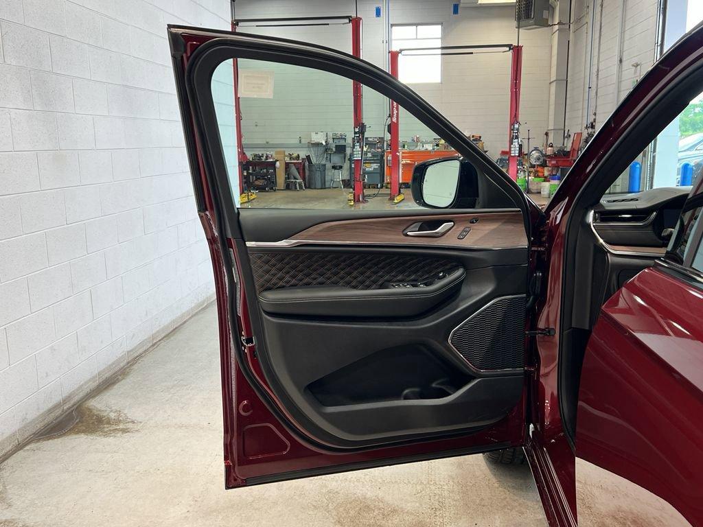new 2025 Jeep Grand Cherokee car, priced at $58,475