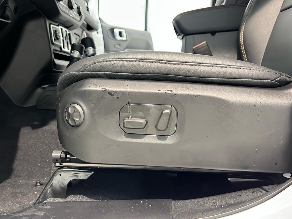 new 2025 Jeep Wrangler car, priced at $56,044