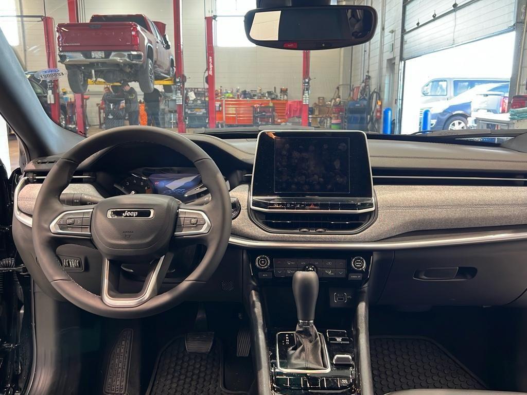 new 2025 Jeep Compass car, priced at $30,678