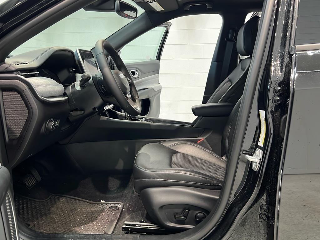 new 2025 Jeep Compass car, priced at $30,678