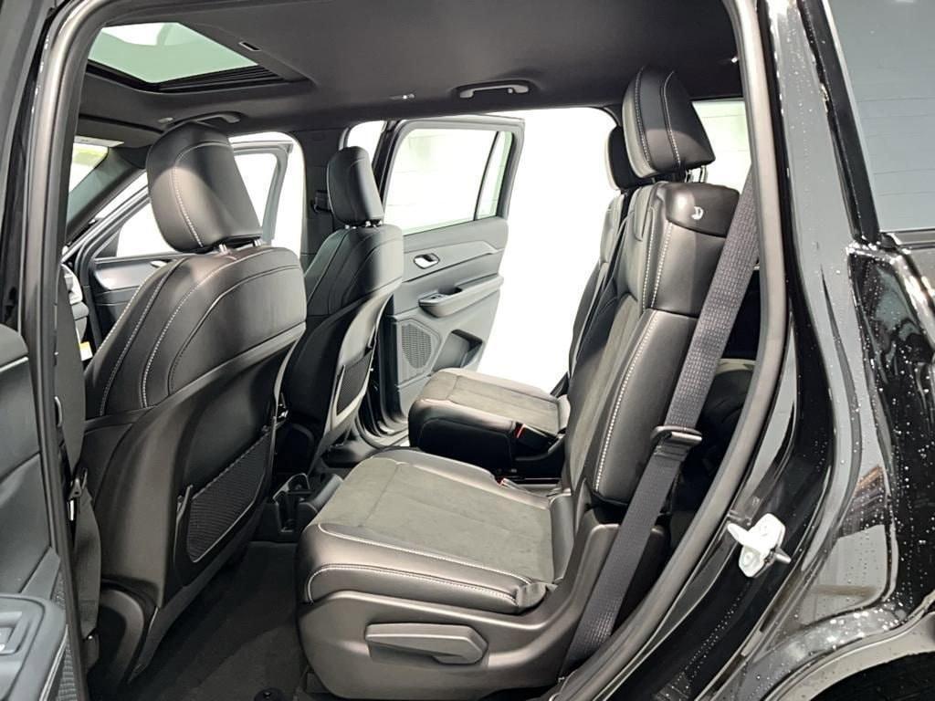 new 2025 Jeep Grand Cherokee L car, priced at $43,675