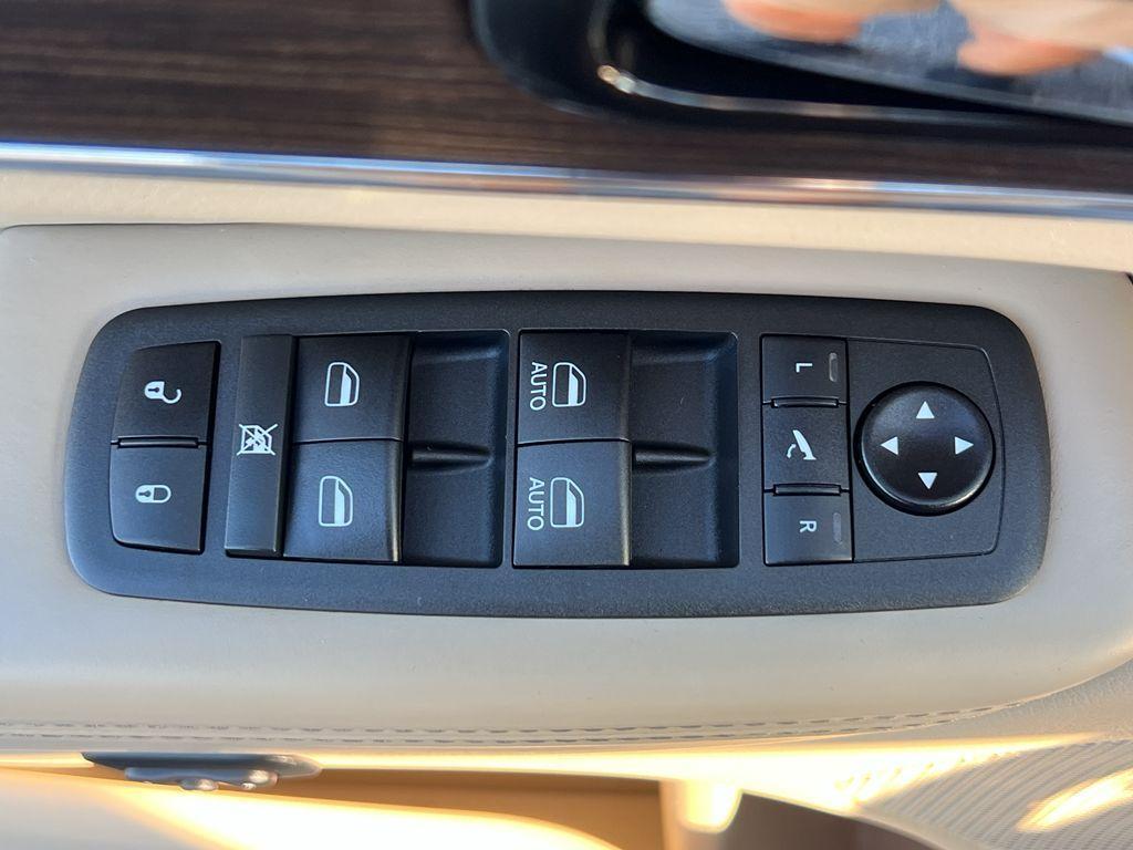 used 2021 Jeep Grand Cherokee car, priced at $28,995