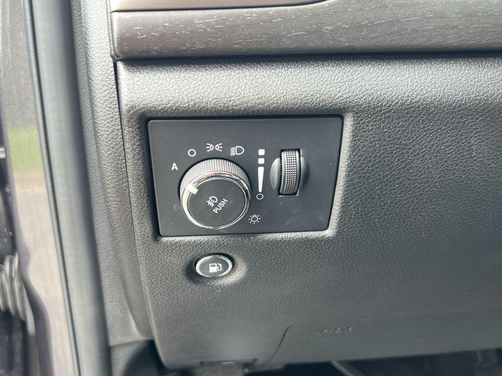 used 2018 Jeep Grand Cherokee car, priced at $17,395