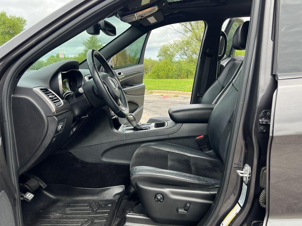 used 2018 Jeep Grand Cherokee car, priced at $17,395