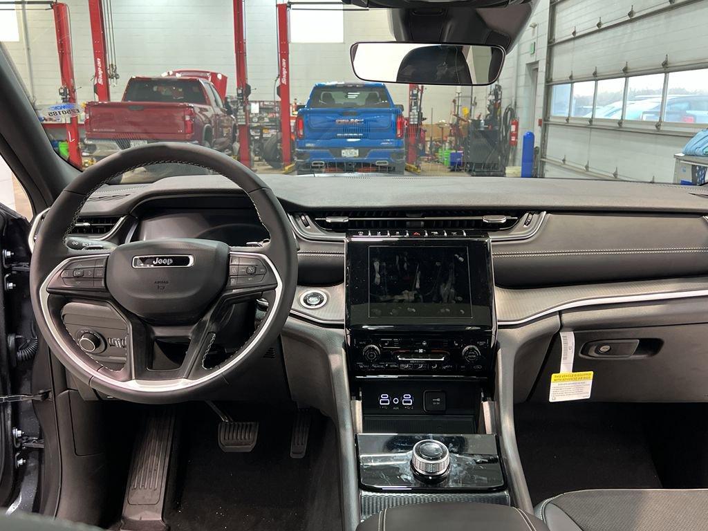 new 2025 Jeep Grand Cherokee car, priced at $44,495