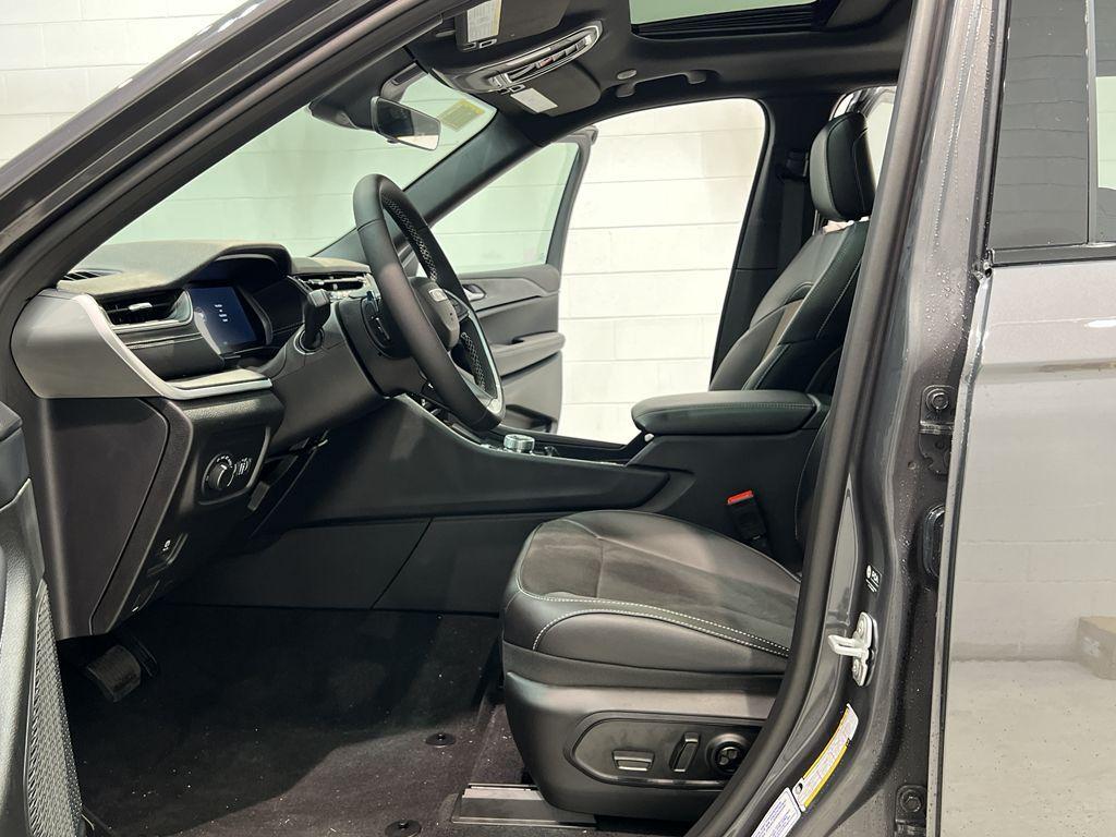 new 2025 Jeep Grand Cherokee car, priced at $43,167