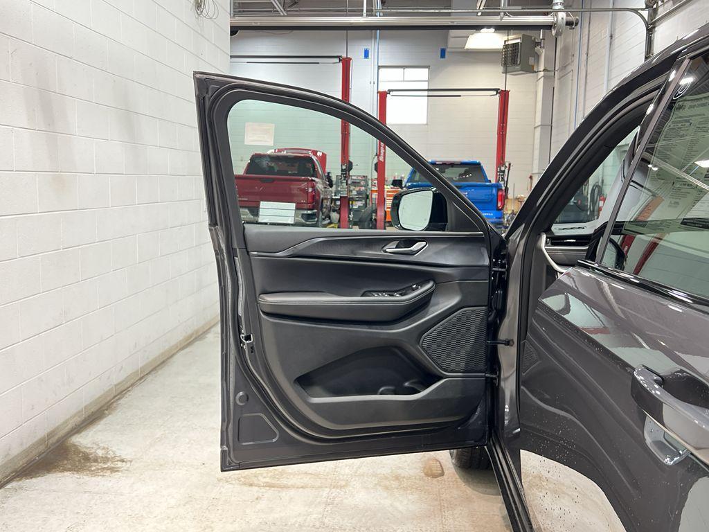new 2025 Jeep Grand Cherokee car, priced at $43,167