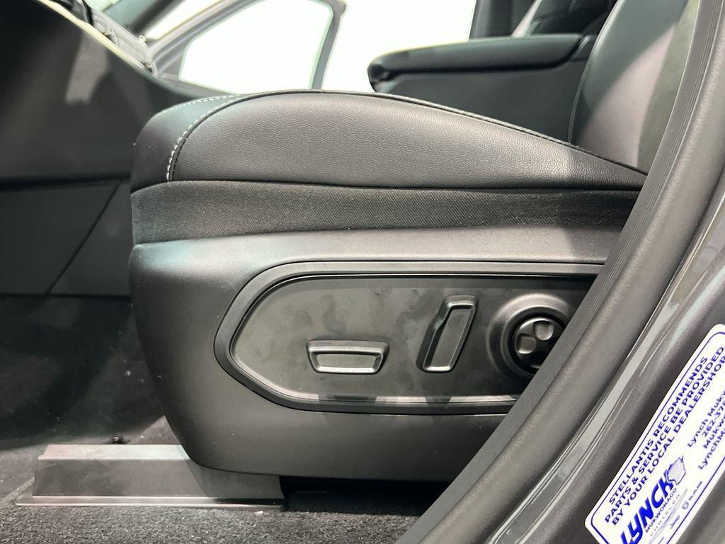 new 2025 Jeep Grand Cherokee car, priced at $44,380