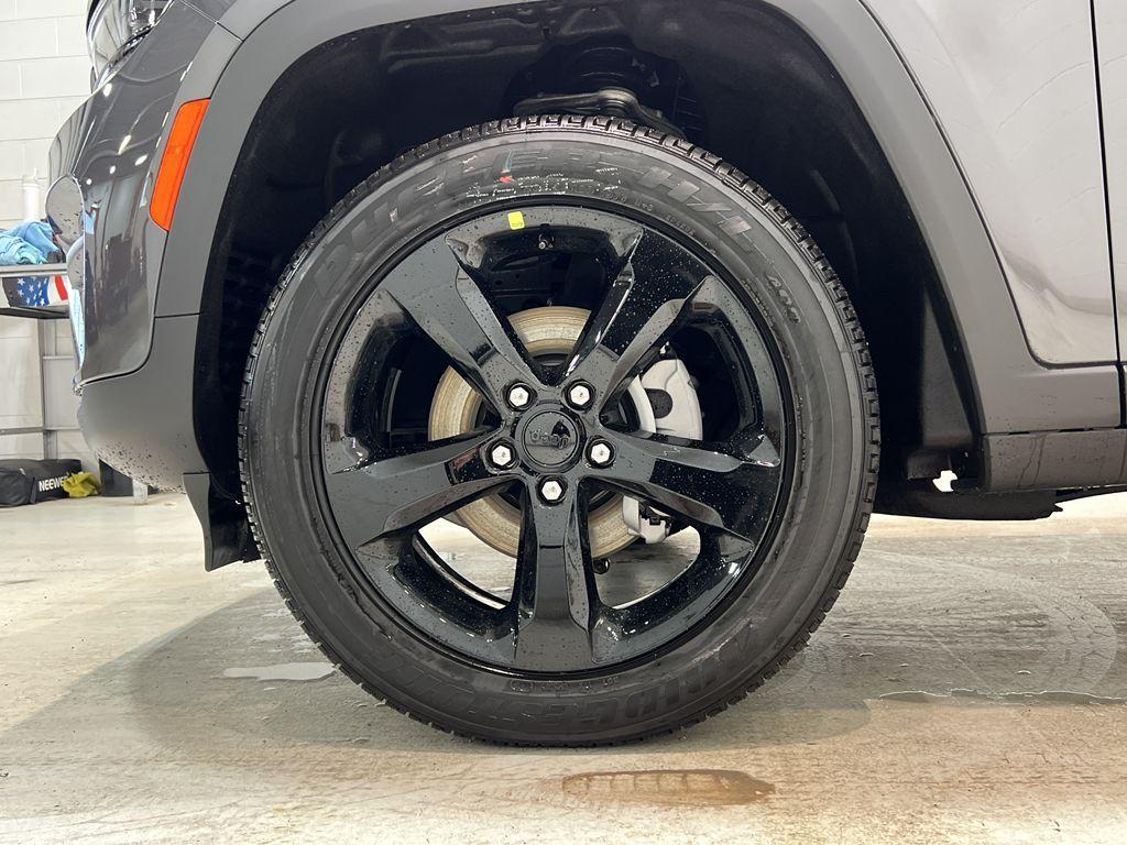 new 2025 Jeep Grand Cherokee car, priced at $43,167