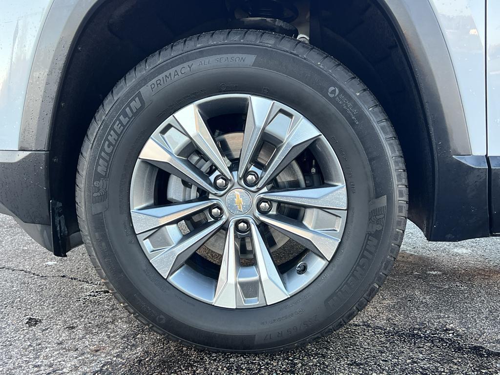 used 2025 Chevrolet Equinox car, priced at $27,495