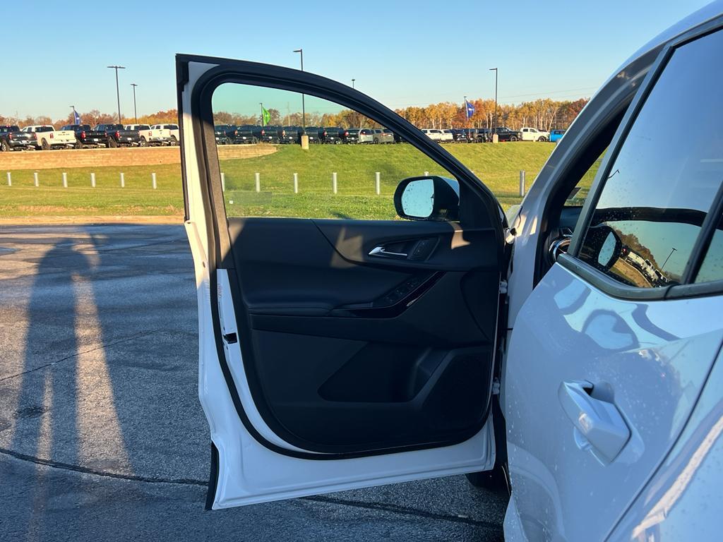 used 2025 Chevrolet Equinox car, priced at $27,495