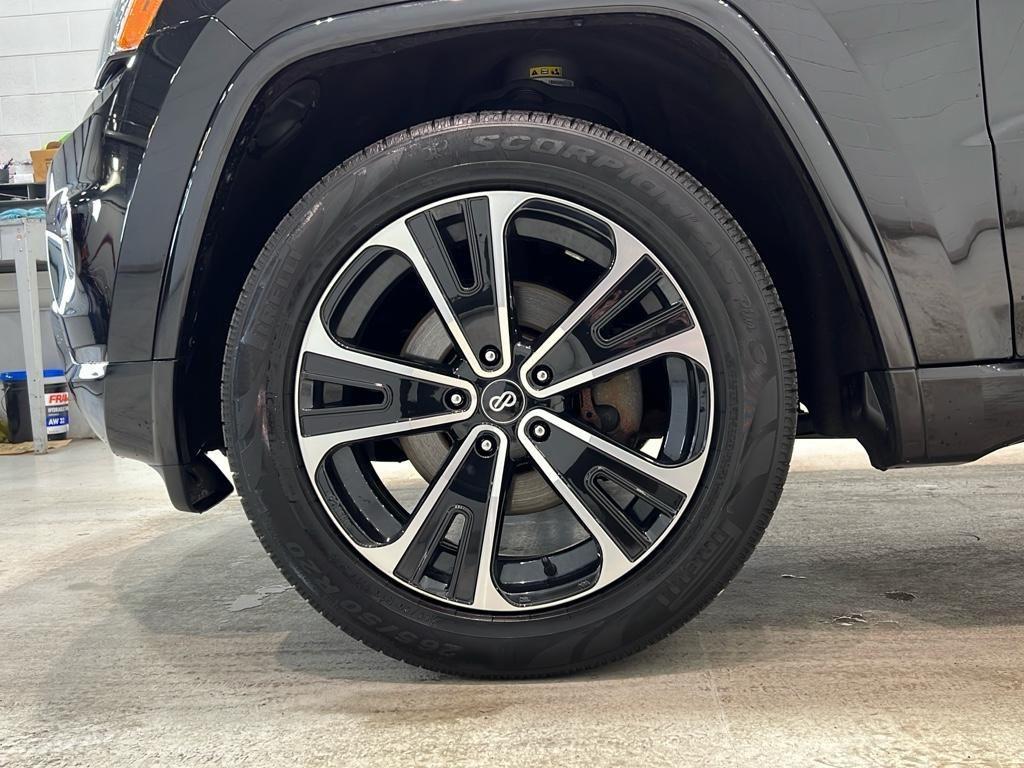 used 2015 Jeep Grand Cherokee car, priced at $17,899