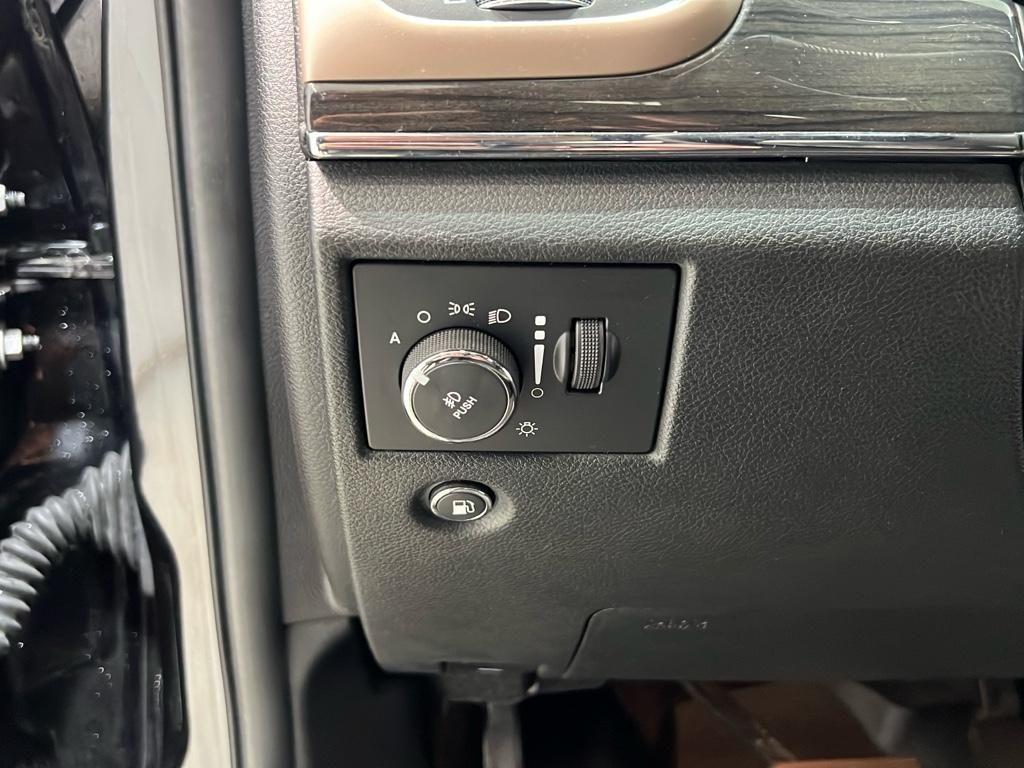 used 2015 Jeep Grand Cherokee car, priced at $17,899