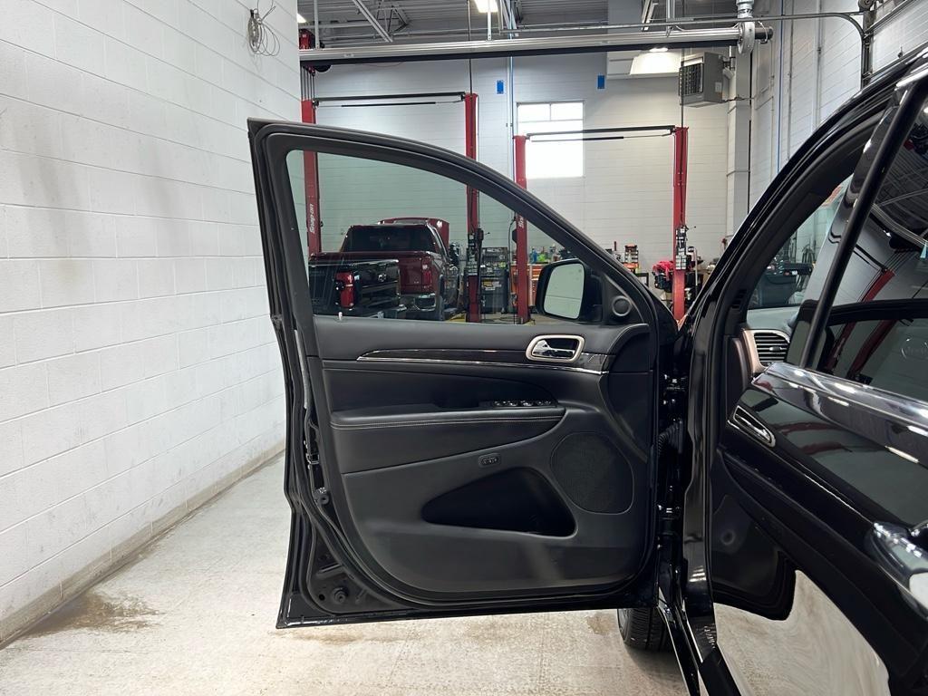 used 2015 Jeep Grand Cherokee car, priced at $17,899