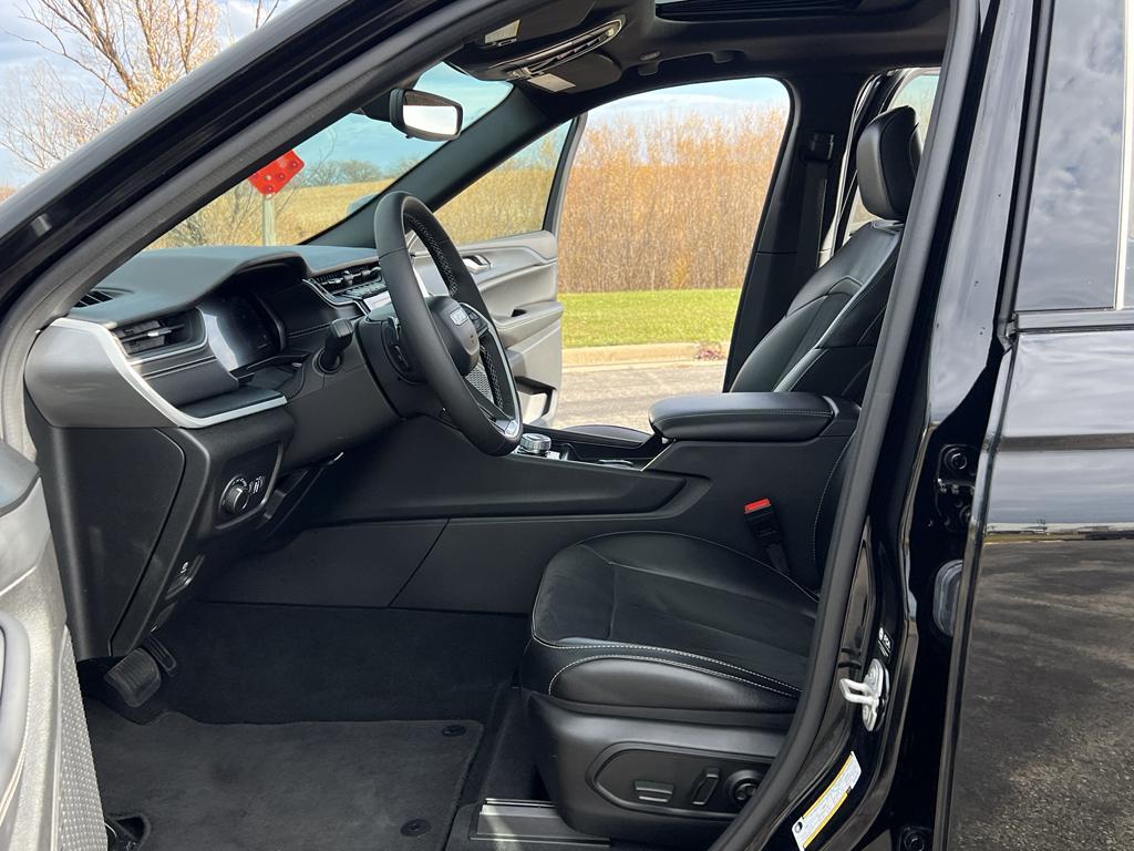 used 2024 Jeep Grand Cherokee car, priced at $33,995