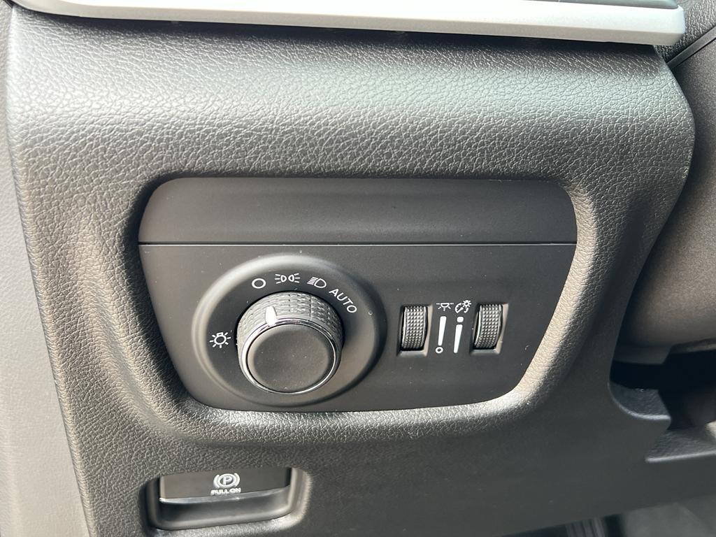 used 2024 Jeep Grand Cherokee car, priced at $33,995