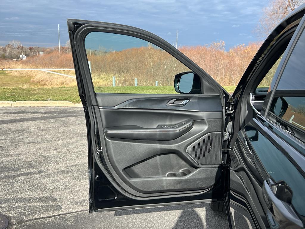 used 2024 Jeep Grand Cherokee car, priced at $33,995