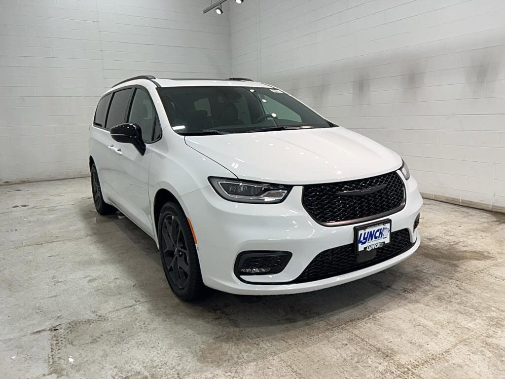 new 2025 Chrysler Pacifica car, priced at $51,995