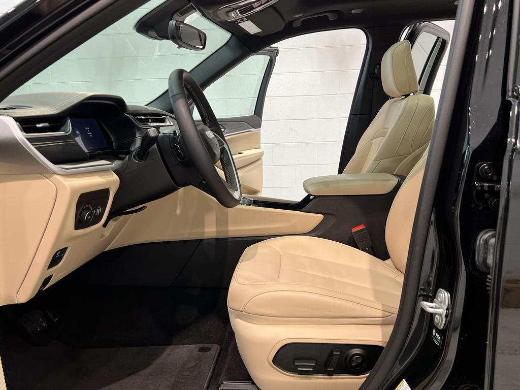 used 2024 Jeep Grand Cherokee car, priced at $42,995
