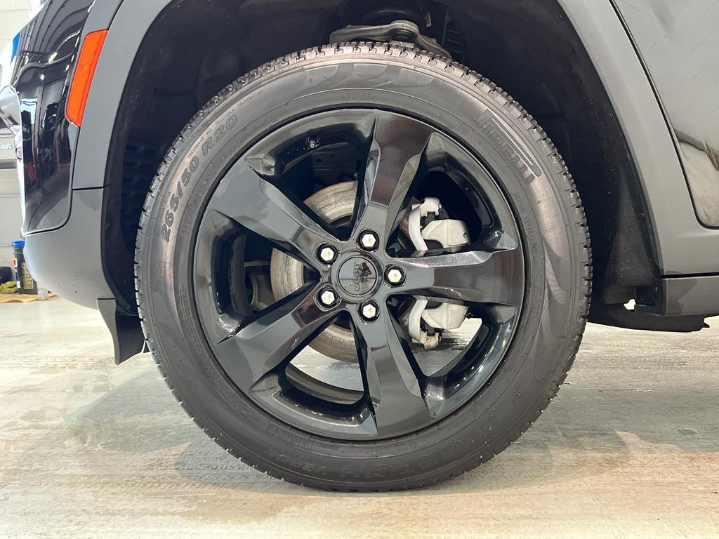 used 2024 Jeep Grand Cherokee car, priced at $42,995