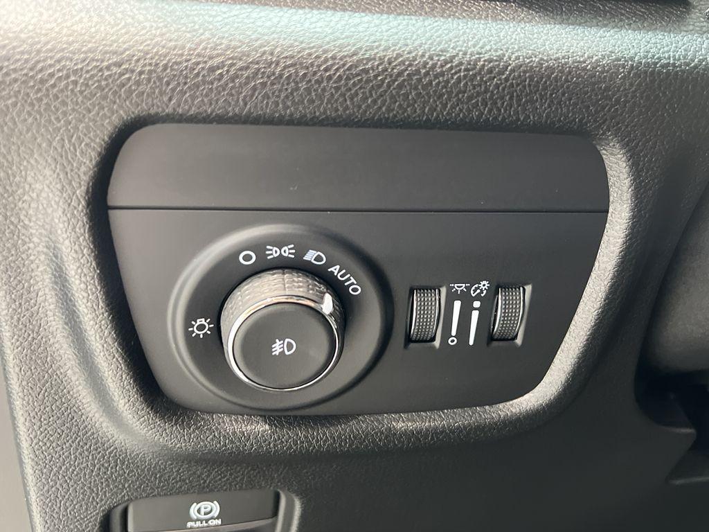 new 2025 Jeep Grand Cherokee car, priced at $48,150
