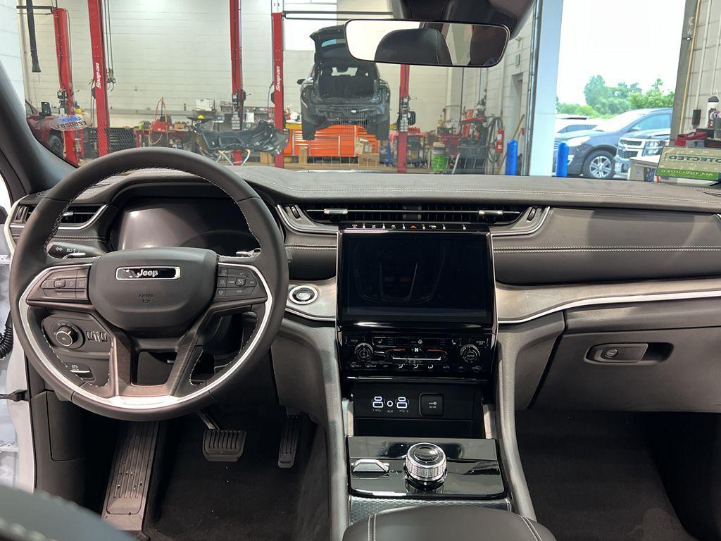 new 2025 Jeep Grand Cherokee car, priced at $48,150