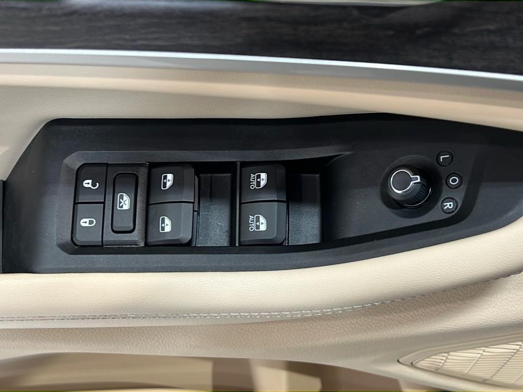 used 2024 Jeep Grand Cherokee car, priced at $39,499