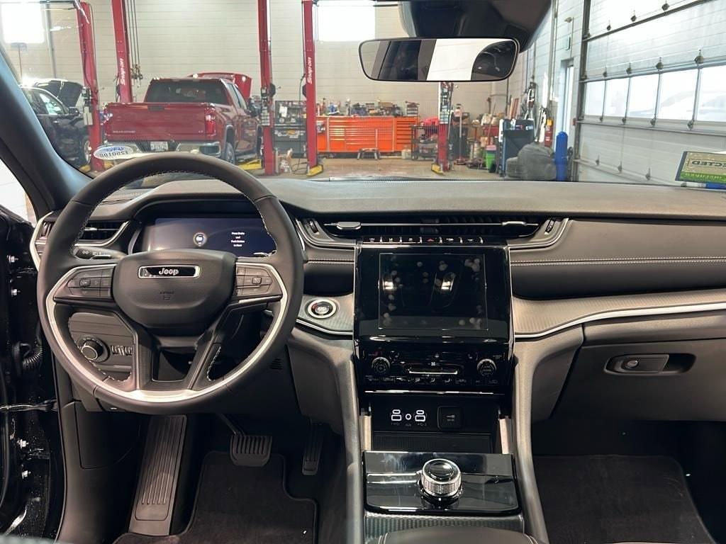 new 2025 Jeep Grand Cherokee L car, priced at $45,295