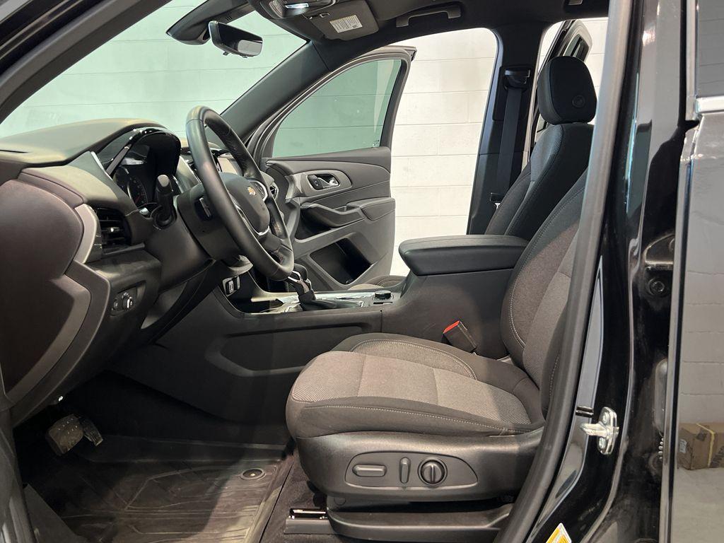 used 2023 Chevrolet Traverse car, priced at $35,985