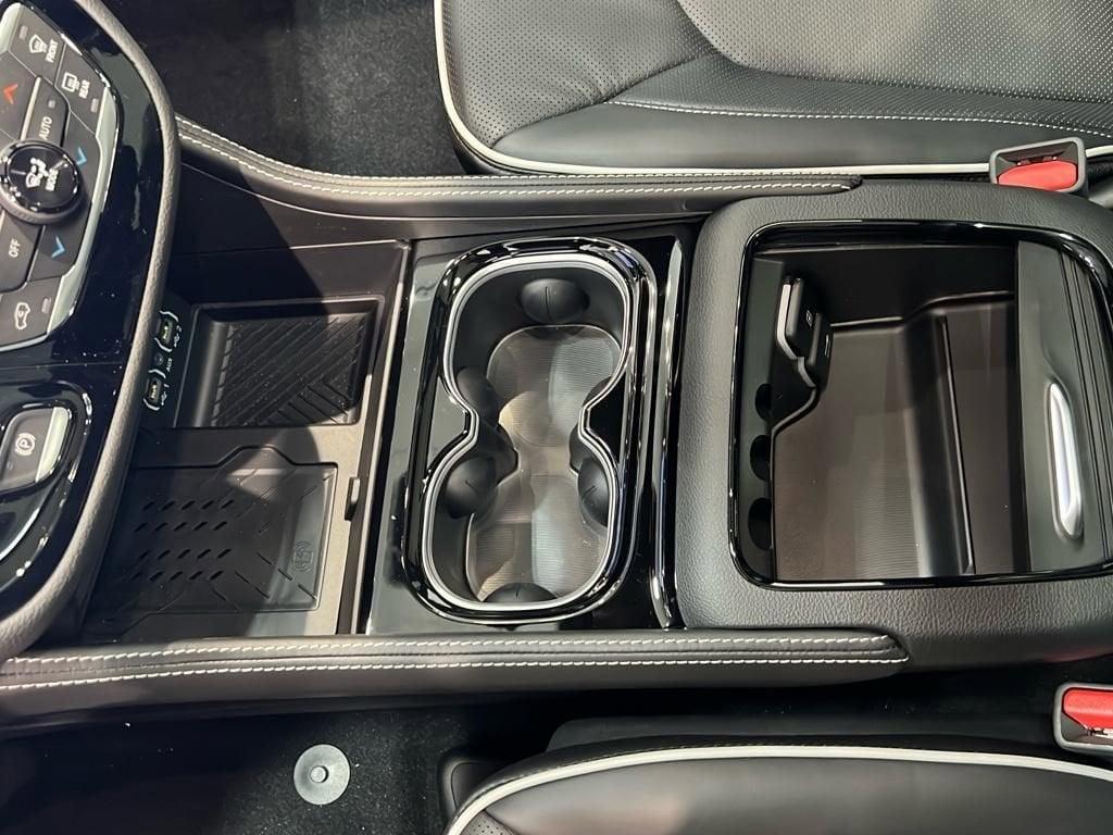 new 2025 Chrysler Pacifica Hybrid car, priced at $44,780