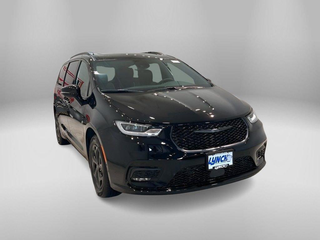 new 2025 Chrysler Pacifica Hybrid car, priced at $45,687