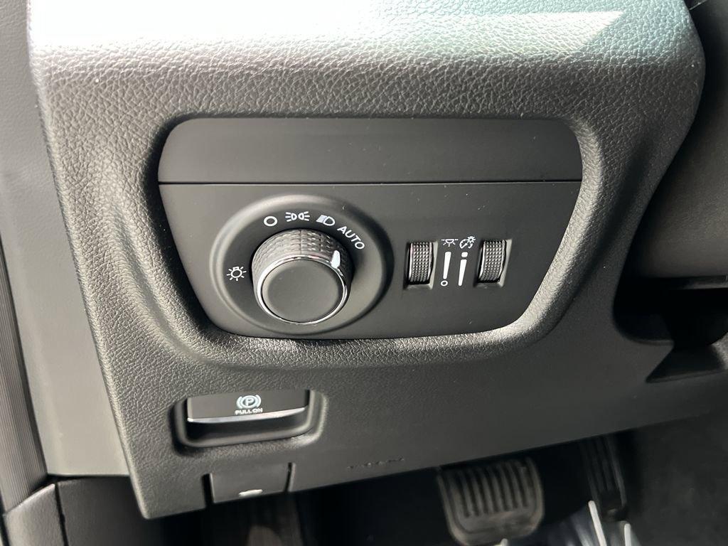 new 2025 Jeep Grand Cherokee car, priced at $44,995
