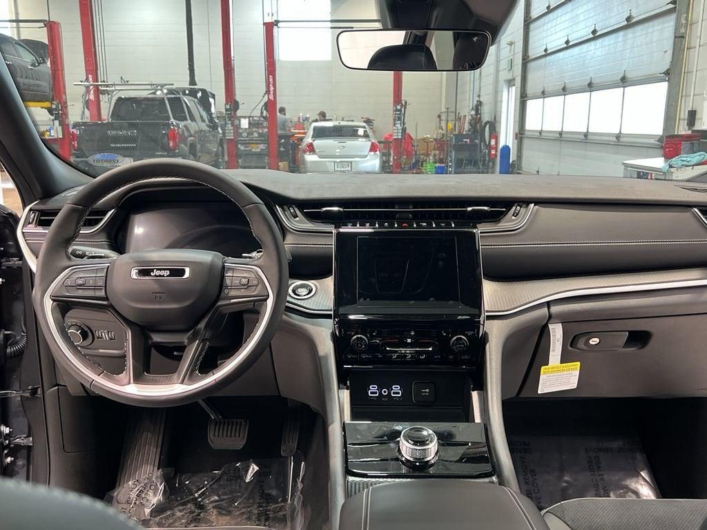 new 2025 Jeep Grand Cherokee car, priced at $44,995