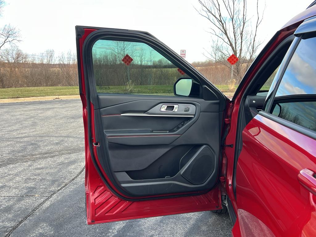 used 2025 Ford Explorer car, priced at $44,490