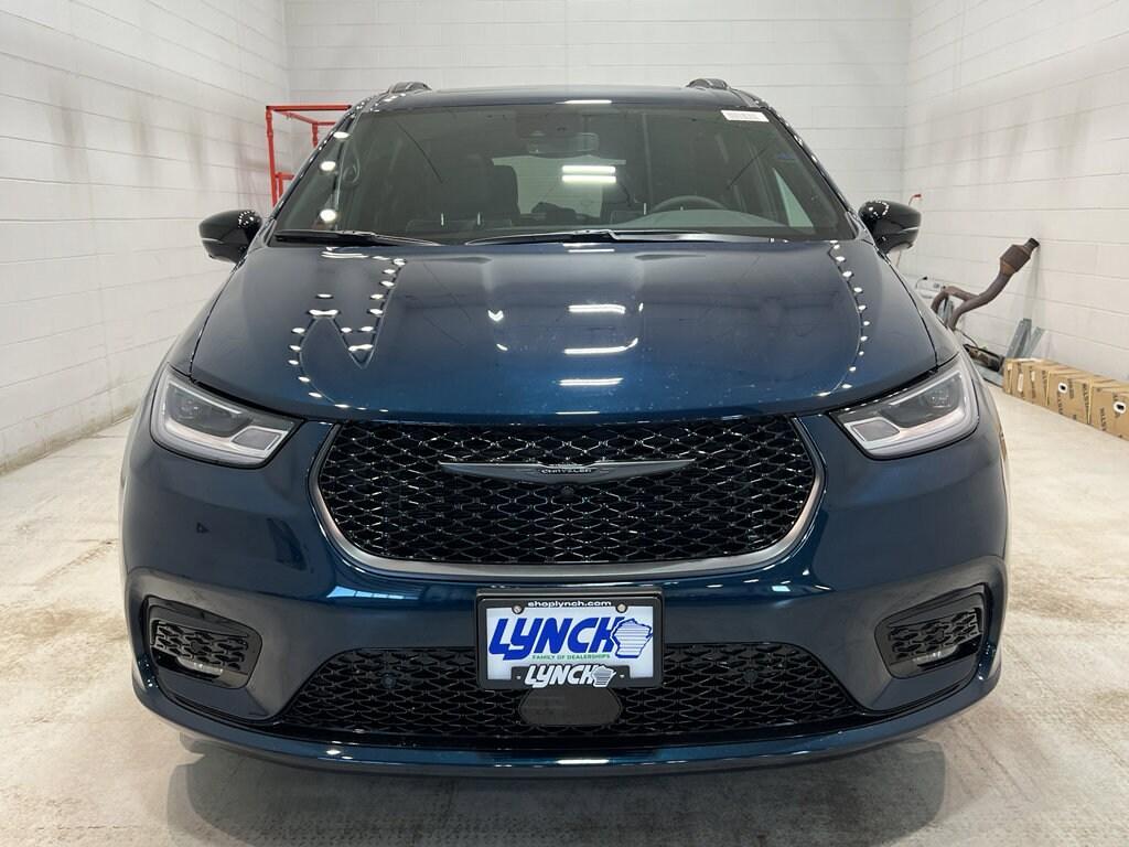 new 2025 Chrysler Pacifica Hybrid car, priced at $46,751
