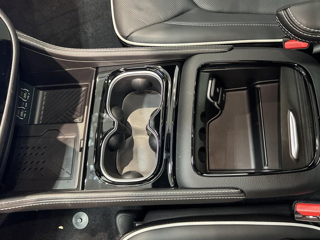 new 2025 Chrysler Pacifica Hybrid car, priced at $46,751