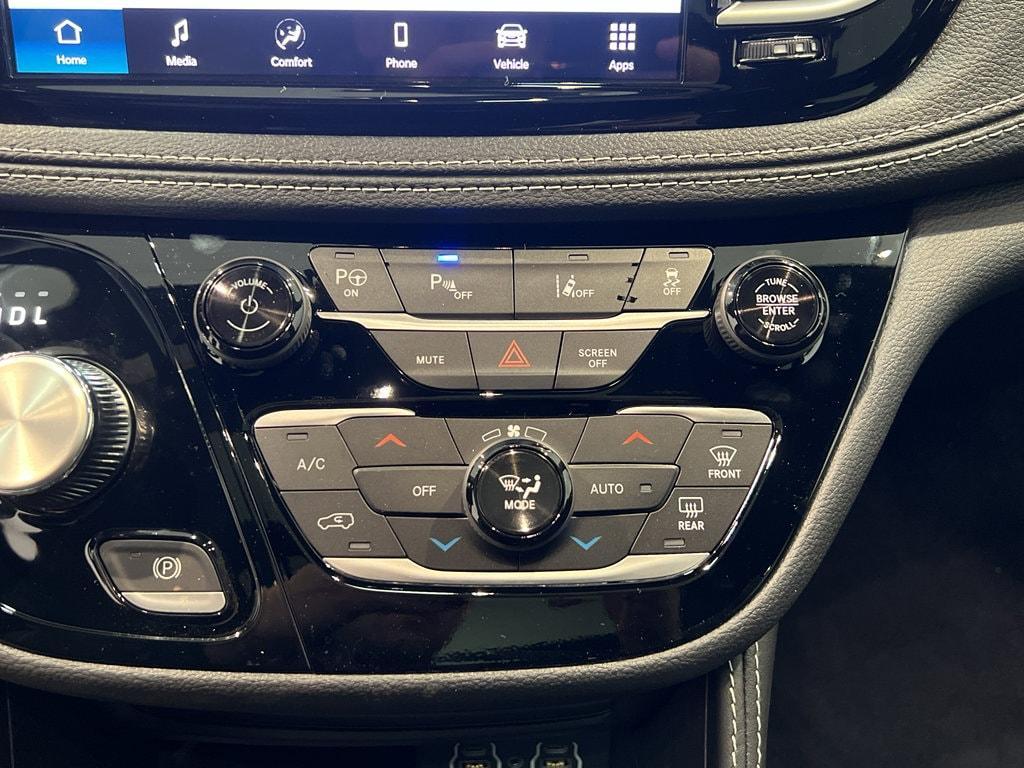 new 2025 Chrysler Pacifica Hybrid car, priced at $46,751