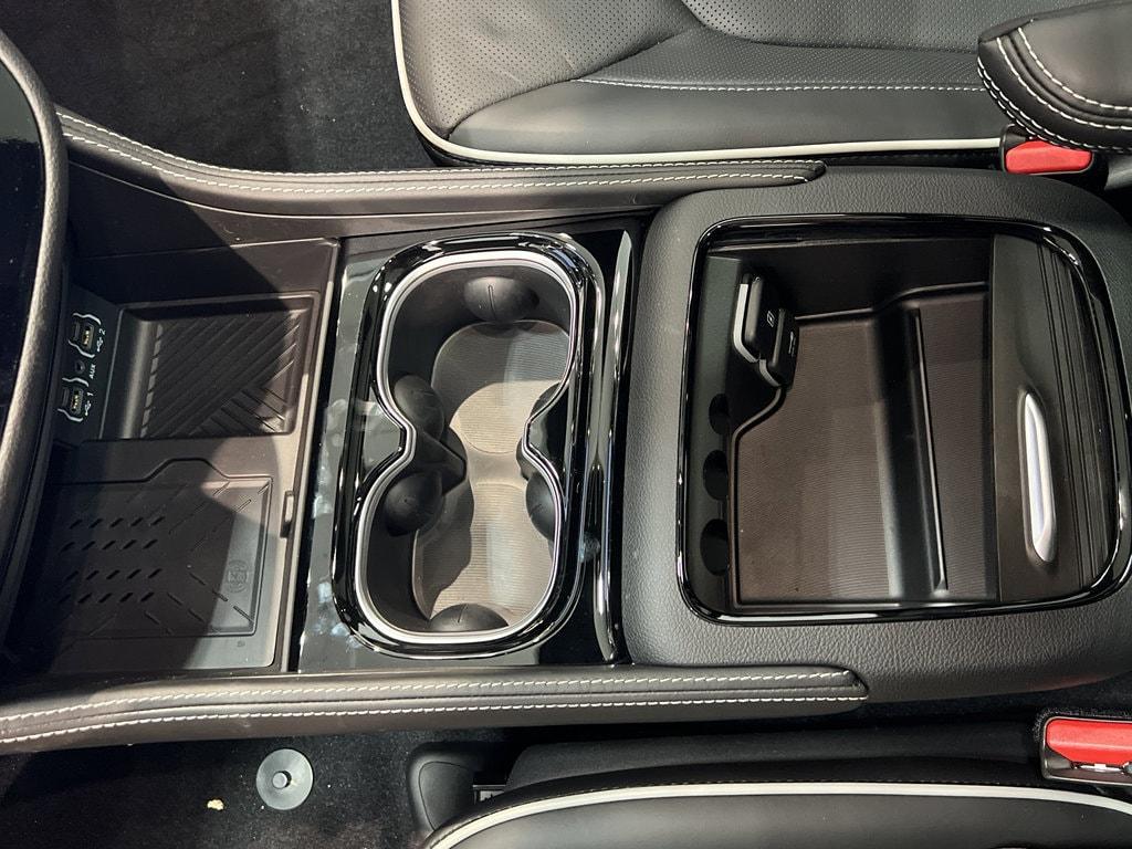 new 2025 Chrysler Pacifica Hybrid car, priced at $46,750