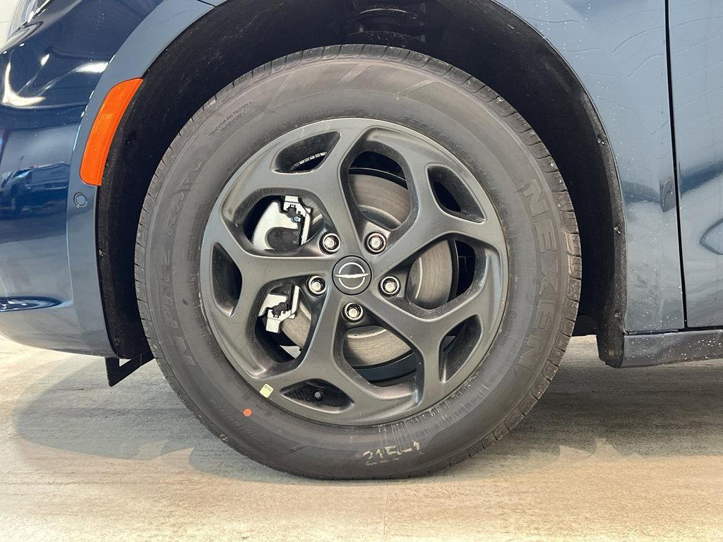 new 2025 Chrysler Pacifica Hybrid car, priced at $46,751